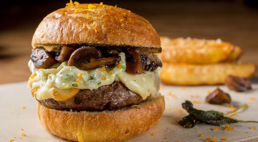 Burger com queijo da Serra da Canastra