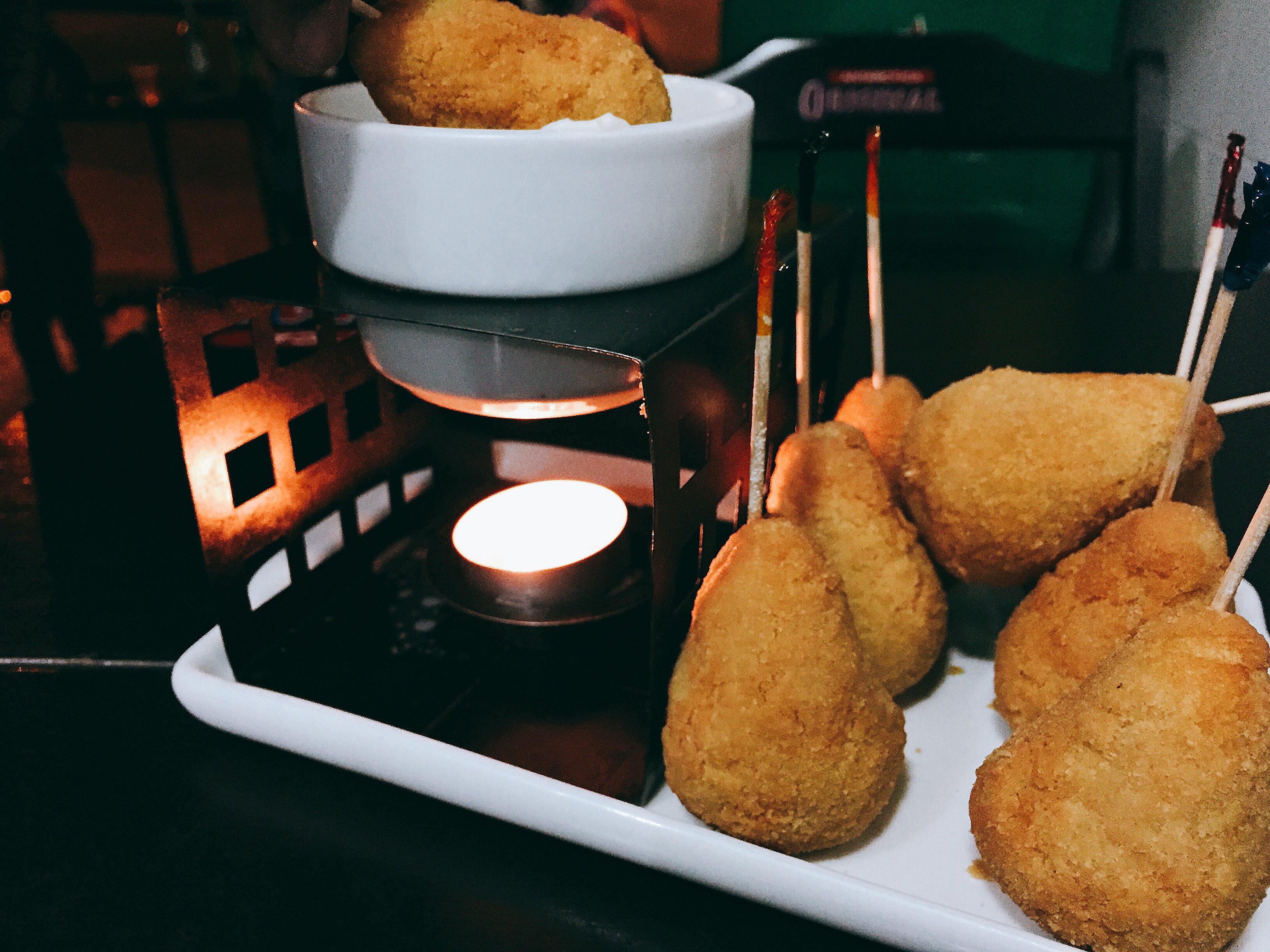 Bar da Frente, na Praça da Bandeira, e seu fondue de coxinha