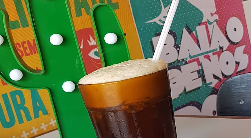 Bar Kalango, na Praça da Bandeira, mate da casa